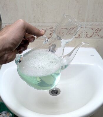 Imagen limpieza aceitera de vidrio soplado